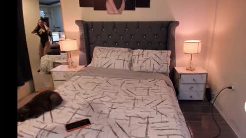 lyn online show from December 5, 4:38 pm