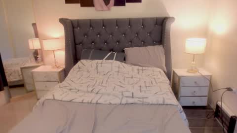 Snapshot of hot_laureen chatting on December 2, 10:24 am lyn online show from December 2, 10:24 am