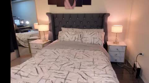 Snapshot of hot_laureen chatting on October 28, 5:36 pm lyn online show from October 28, 5:36 pm