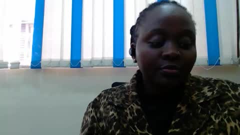 Linah online show from November 10, 1:03 pm