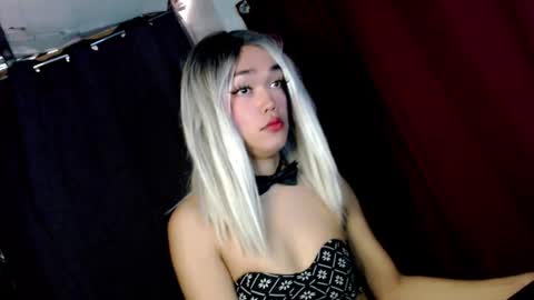 hot_moma69 online show from March 18, 2:06 am