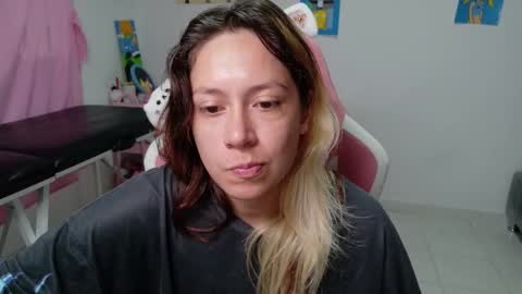 Mia online show from January 15, 1:42 pm