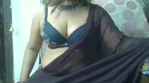 Snapshot of hot_queenn chatting on September 23, 9:47 am kinjal online show from September 23, 9:47 am