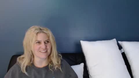 Alex  Bella online show from November 22, 1:31 pm