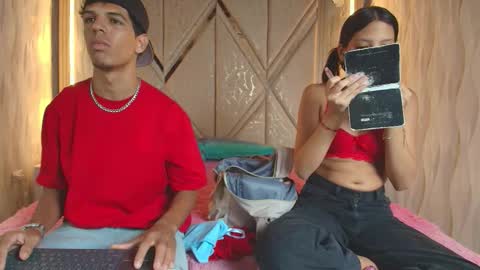 hotcouple_222 online show from March 2, 7:26 am