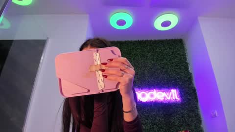 hotfallingdevil online show from November 25, 4:22 am