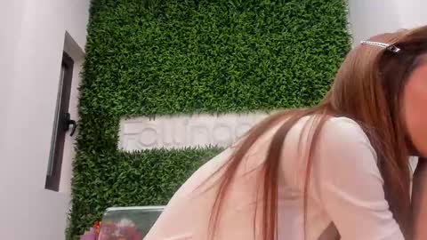 hotfallingdevil online show from May 20, 4:42 am