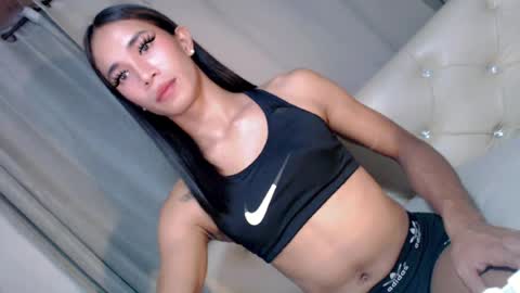 hotgirl_krisxx online show from July 11, 10:57 pm