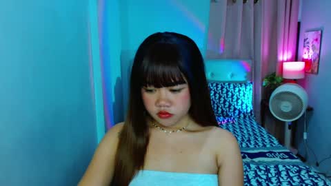 Layla online show from February 15, 2:33 pm