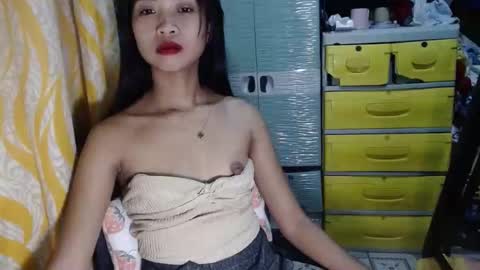 hotmom_gia online show from December 4, 4:37 am