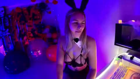 hotprincess2hot online show from October 31, 3:12 pm