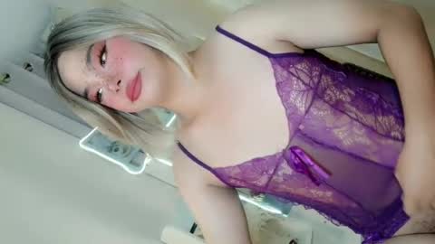 hotsiren101 online show from June 21, 11:05 am