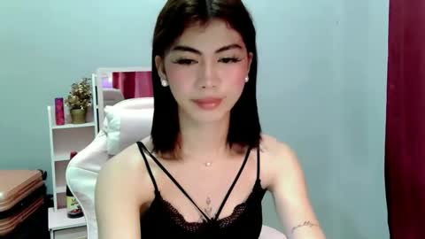 hottestdella69 online show from April 1, 2:12 am