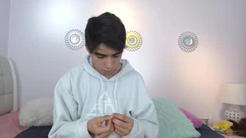 hottiie_guy online show from November 26, 7:10 pm