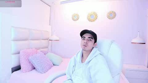 hottiie_guy online show from November 8, 6:22 pm