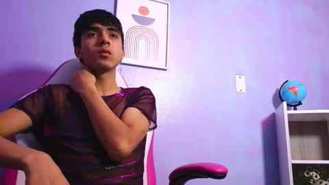 hottiie_guy online show from December 1, 6:50 pm