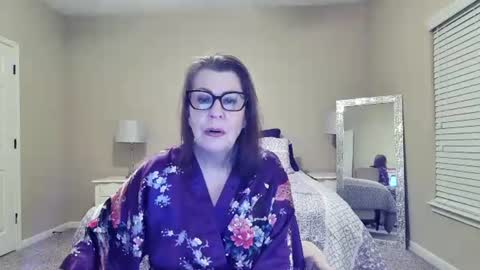 Maggie online show from November 2, 4:12 am