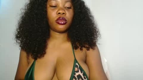 hotty_lora889 online show from April 1, 4:04 pm