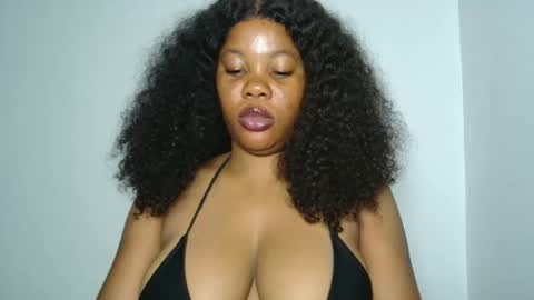 hotty_lora889 online show from April 3, 7:32 pm