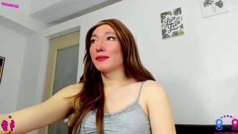 crishinahotty online show from October 12, 5:00 am