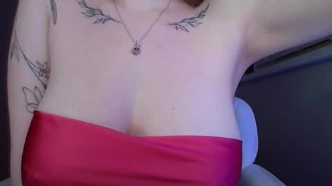 hotwifelili online show from May 18, 1:26 am