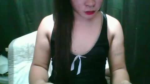 hotwild4uxx online show from December 17, 12:23 pm