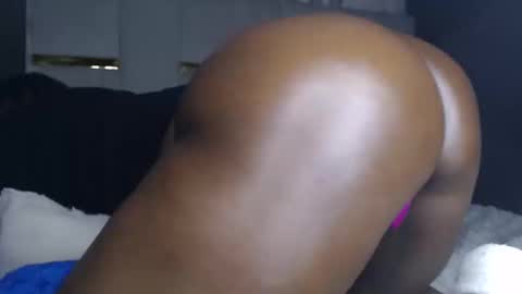 hotypussy95 online show from March 18, 7:20 pm