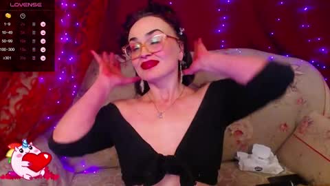 Snapshot of hotzlata chatting on February 9, 8:32 am Hotzlata online show from February 9, 8:32 am