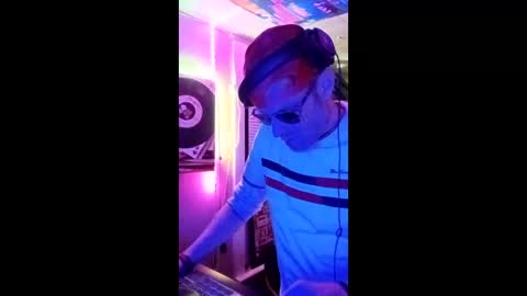 SeanPatrick online show from April 21, 2:51 am