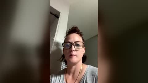 howdoyoulikeit87 online show from June 18, 10:09 am