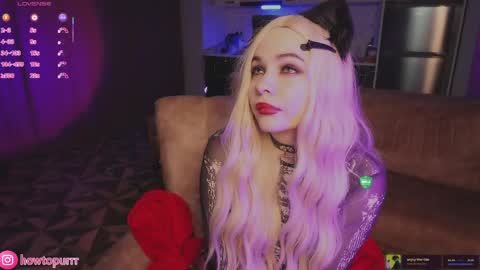 Mia online show from March 31, 5:57 pm