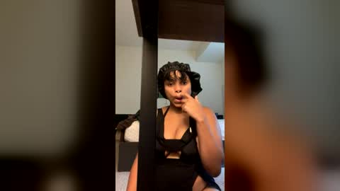 hraniyah00 online show from June 25, 11:32 pm
