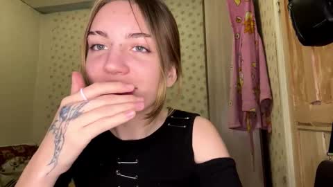 Chloe online show from November 25, 10:36 am