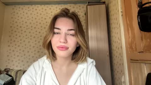 Chloe online show from November 14, 7:43 am