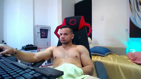 Snapshot of hugo_19cm chatting on September 18, 6:34 pm hugo19cm online show from September 18, 6:34 pm