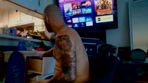hungherowithoutacape online show from June 28, 4:14 pm