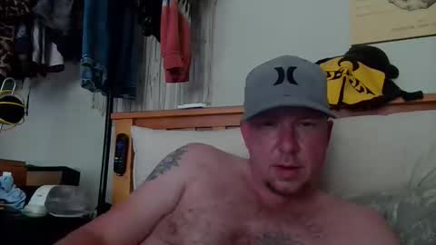 HuingsingleDad79 online show from May 7, 3:19 pm