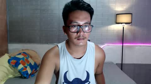 hunkylloyd online show from April 29, 3:22 am