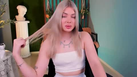 hyileyclark online show from February 3, 9:24 am