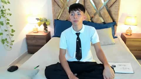 Son Hyunjin online show from October 10, 7:08 pm