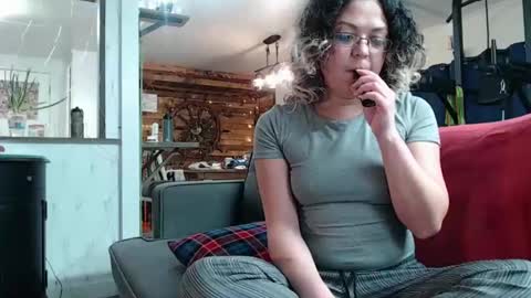 Snapshot of i_fetishize_u chatting on February 1, 10:23 pm ShortStuff online show from February 1, 10:23 pm