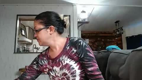 Snapshot of i_fetishize_u chatting on February 18, 4:47 pm ShortStuff online show from February 18, 4:47 pm