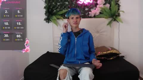 Snapshot of iam_lukas__ chatting on October 6, 3:13 am iam_lukas__ online show from October 6, 3:13 am