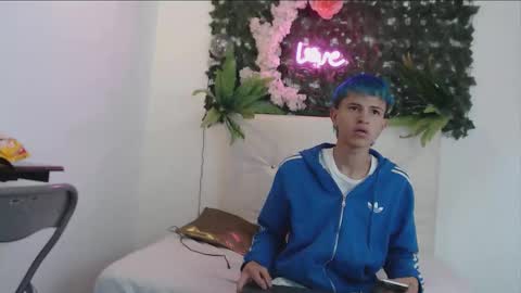 Snapshot of iam_lukas__ chatting on September 25, 3:24 am iam_lukas__ online show from September 25, 3:24 am