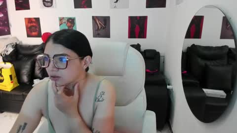 Snapshot of iam_sammy_01 chatting on September 17, 12:19 pm Sammy online show from September 17, 12:19 pm