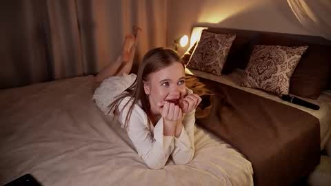 Claire online show from December 17, 7:42 pm