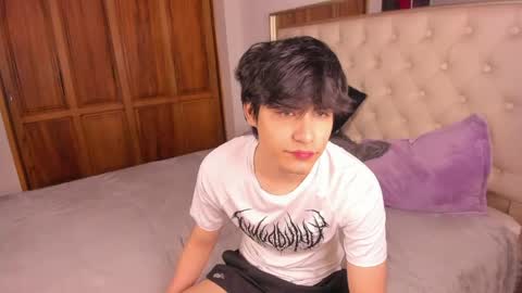 iamjuanjoc online show from May 15, 4:32 am