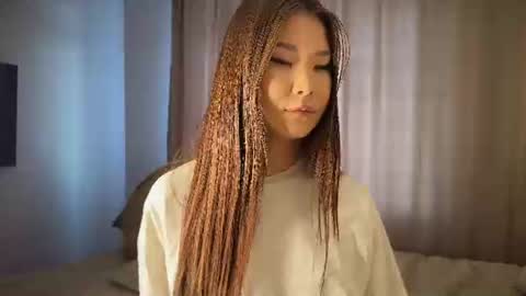 iamyuki_ online show from August 4, 1:45 am