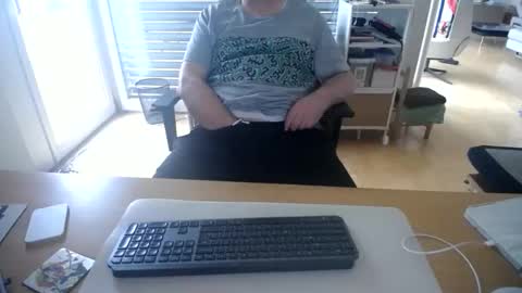 iandy12 online show from February 15, 8:02 am