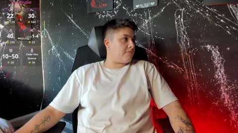 Snapshot of iangilbert chatting on October 25, 9:48 pm ian online show from October 25, 9:48 pm